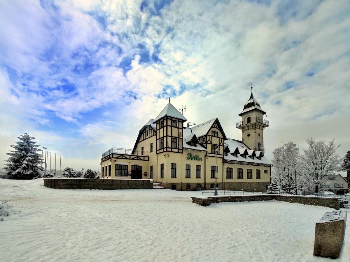 Hotel Petrin Jablonec nad Nisou Exterior photo